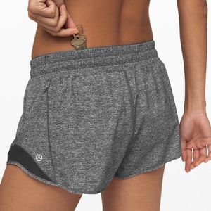 lululemon hotty hot shorts size 2 grey 2.5 inches
